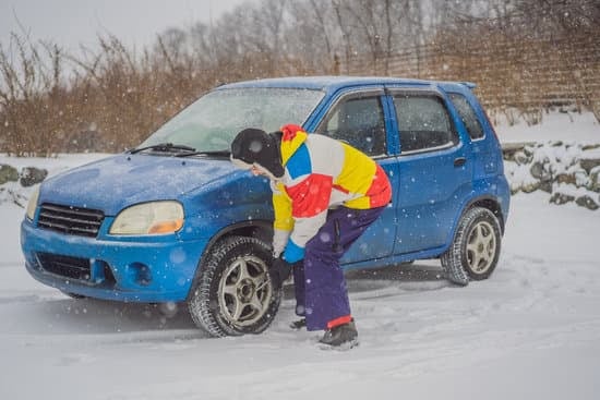 Revisar el coche cuando llega el invierno